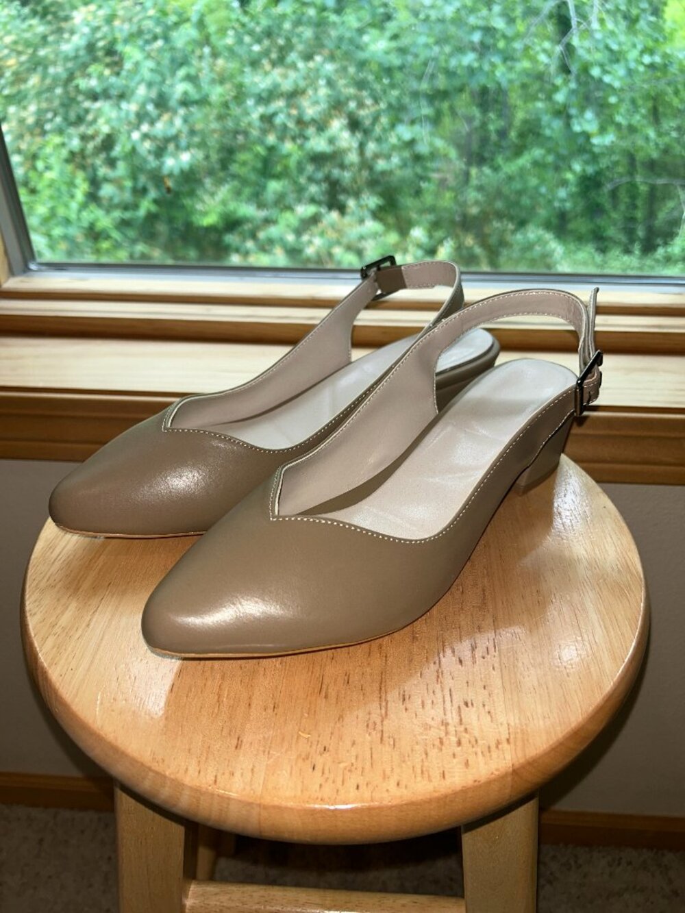 NWOT Mink/Taupe Sweetheart Vamp Block Heel Slingback Size EU 41